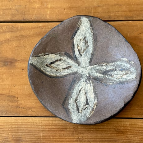 こだま土　タタラ丸皿 (直径約11cm)  イ