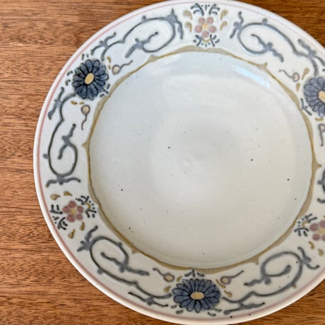 皐月窯　7.5寸縁付皿 色絵花 さ12C（直径約22.5cm)