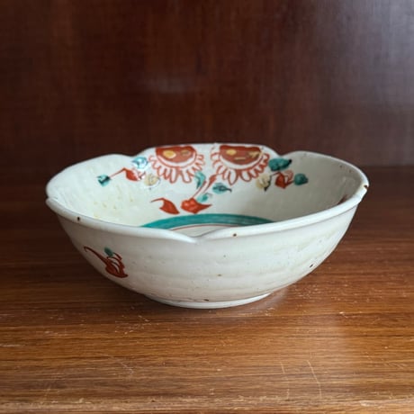 砥部焼 中田窯　4寸輪花鉢 N10B (直径約13cm)