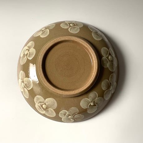 エドメ陶房　7寸鉢　花紋（クリーム）C
