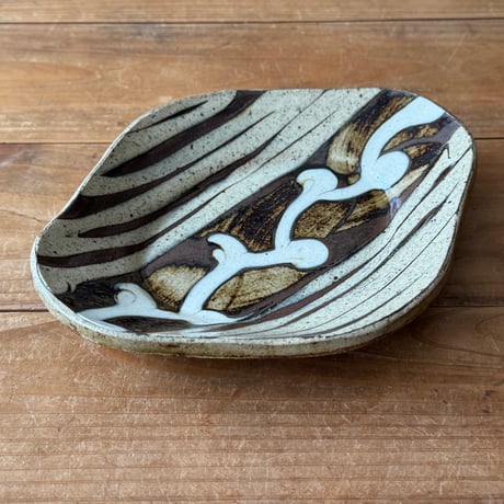 柳瀬俊一郎　  木瓜皿 ライン・捻り・茶 30B1（約19×14.5cm)