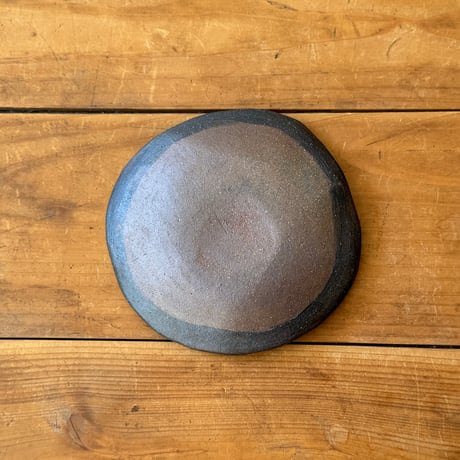 こだま土　タタラ丸皿 (直径約11cm)  イ