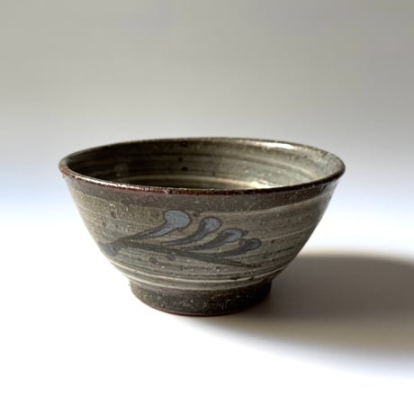 三名窯 松形恭知　鉄絵刷毛目飯盌 H