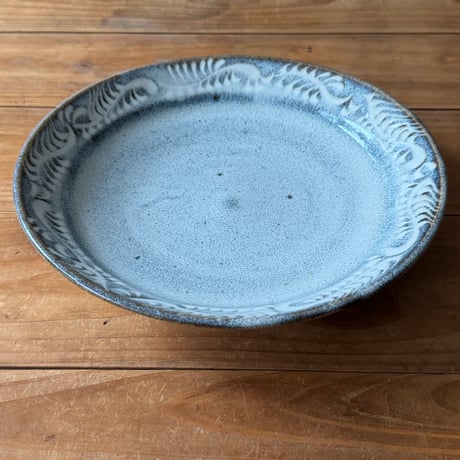村澤陶苑　藁灰釉掻き落とし皿 ろ (直径約21.5cm)