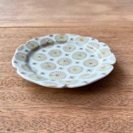 皐月窯　5寸輪花リム皿 赤砥化粧花 さ5C（直径約15.5cm)