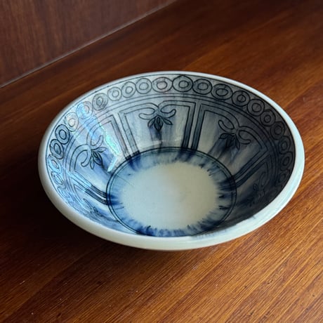 陶彩窯　4寸鉢 安南染付 花  と5A（直径約12cm）