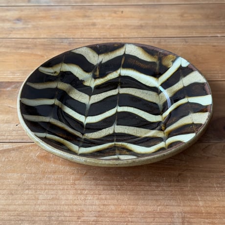 柳瀬俊一郎　デルフト皿（L）波・フェザー 34E2（直径約20.5cm)