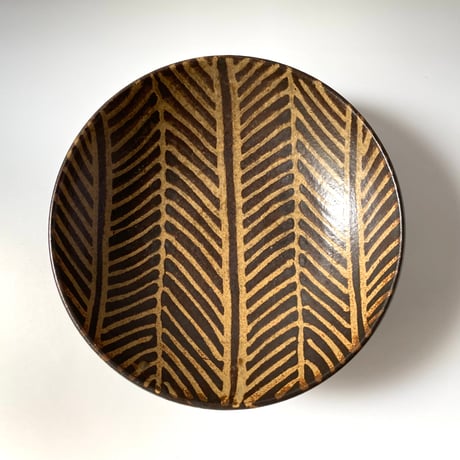【新品・未使用】やちむん　南陶窯　灰釉線紋皿2枚 約16.5cm No.7 わら灰釉唐草文深皿 | 工房o-gusuya (オーグスヤ) ~沖縄のやちむん~