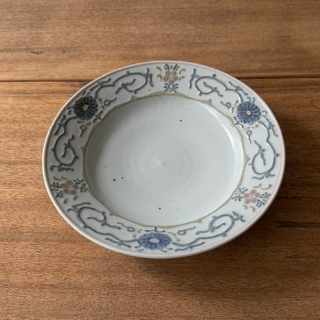 皐月窯　7.5寸縁付皿 色絵花 さ12A（直径約22.5cm)