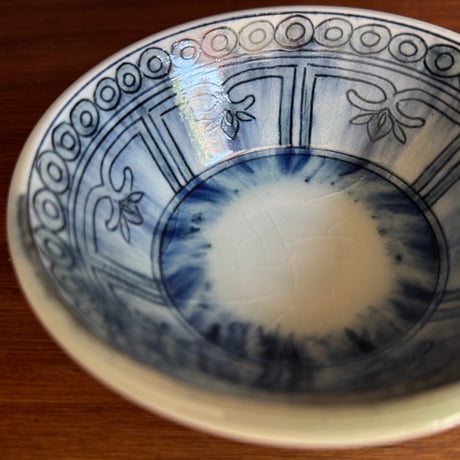 陶彩窯　4寸鉢 安南染付 花  と5B（直径約12cm）