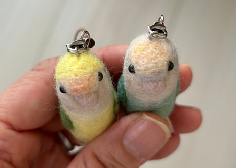 ピーナッツキーホルダーコザクラインコ