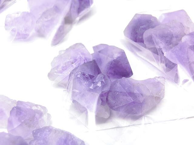 4個】琥珀糖みたいな藤紫色の穴あき天然石アメジスト(小) 原石 | eSPERANZA