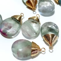 4個】シーグラスみたいなミントグリーンの穴あき天然石フローライト(小