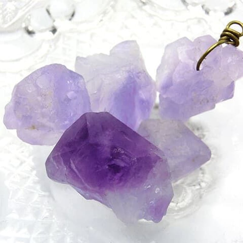 清 天然紫水晶 俏色桃形鼻煙壷 アメジスト嗅ぎタバコ 喫煙具 美しい石目 4個】琥珀糖みたいな藤紫色の穴あき天然石アメジスト(小) 原石 | eSPERANZA