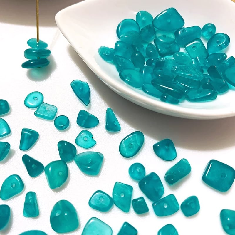 潮騒に似たクレタブルーの希望石☆天然石アマゾナイト穴あきさざれ