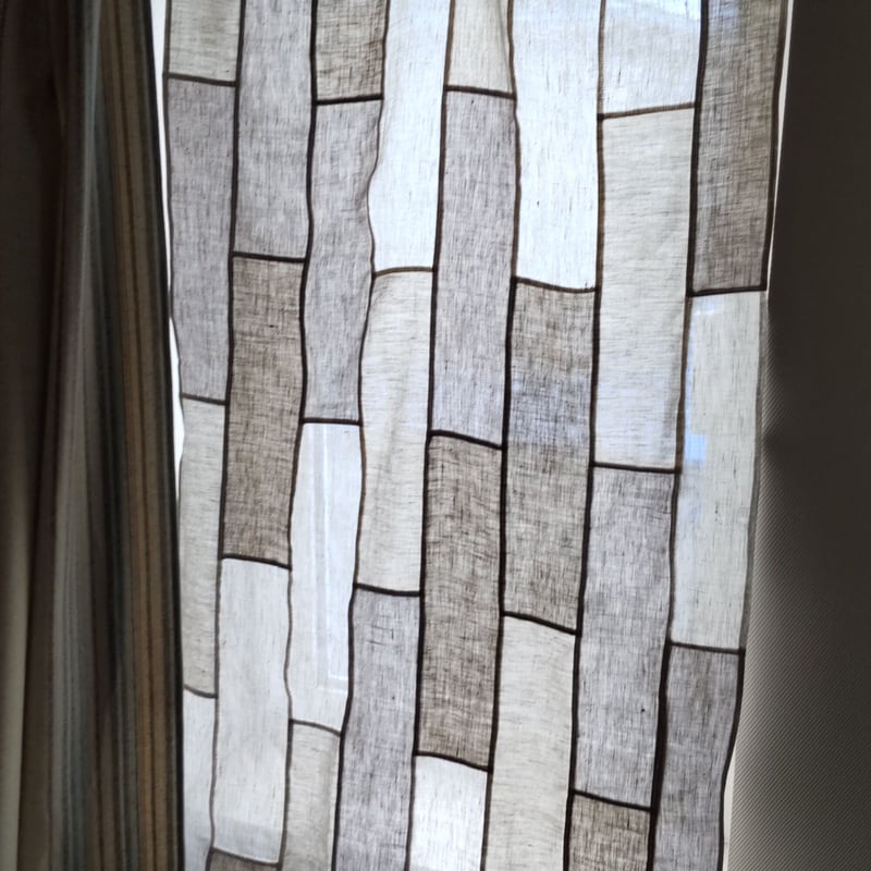 リネンベージュの細長パッチワークカーテン | naokano