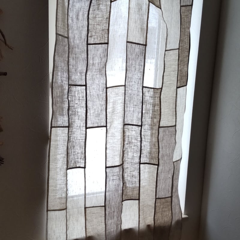 リネンベージュの細長パッチワークカーテン | naokano