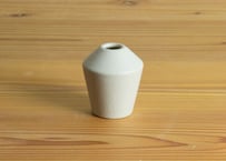 小さな花瓶　つぼみ　白