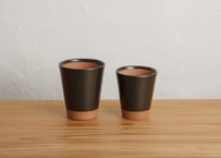 陶のビアカップ　黒　ふつう / こぶり