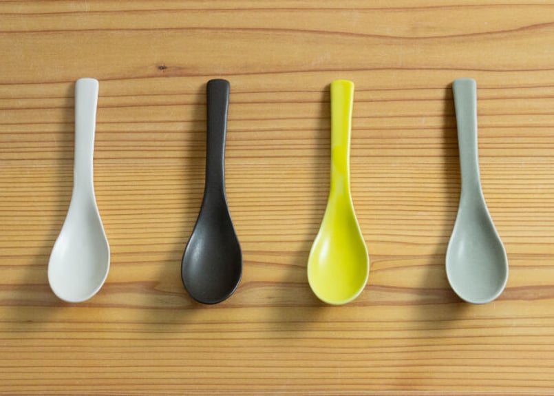 陶のスプーン 白/黒/黄/グレー | かもしか百貨店 オンラインストア