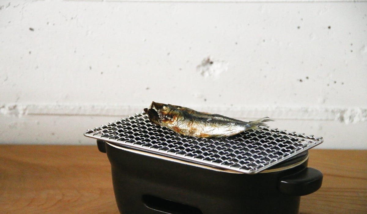 陶の炭火コンロ 角 黒 | かもしか百貨店 オンラインストア