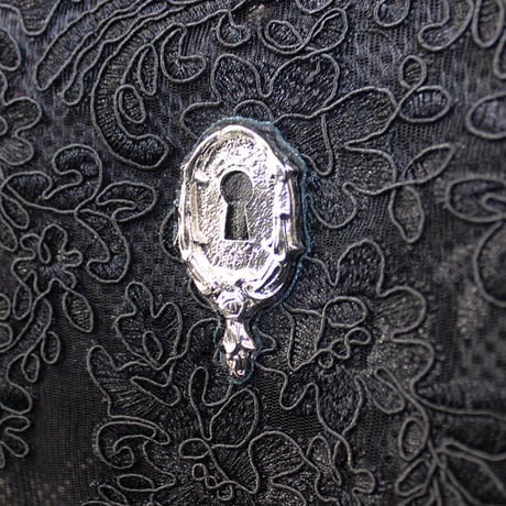 KEYHOLE TOTE BAG