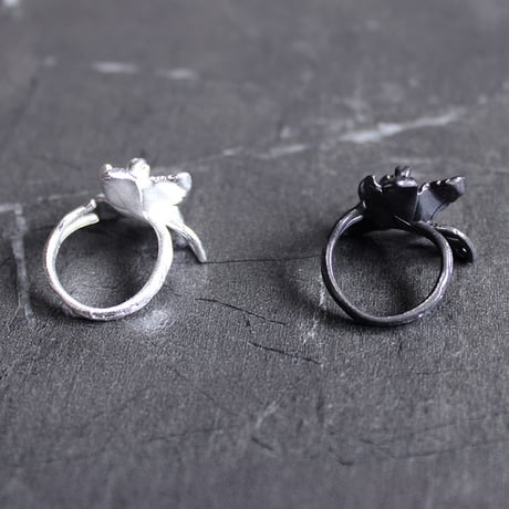MONO FLOWER RING