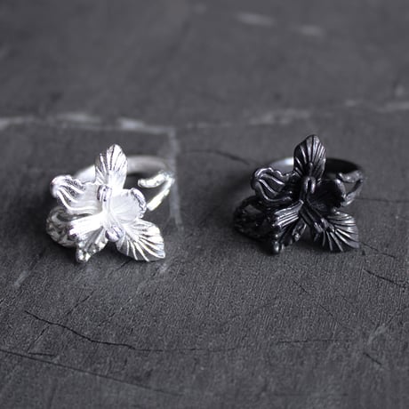 MONO FLOWER RING