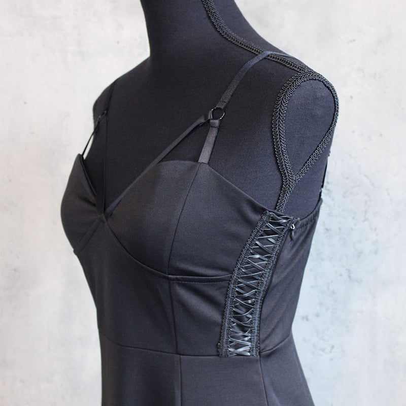 LASE UP SLIT ONE PIECE | CuLLt