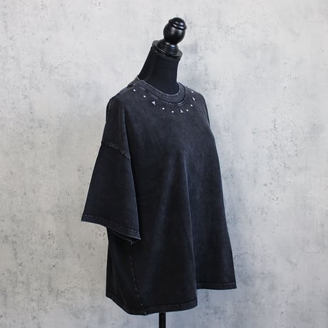 PYRAMID RIVET T-SHIRT(BLACK)