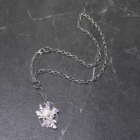 PEONY NECKLACE