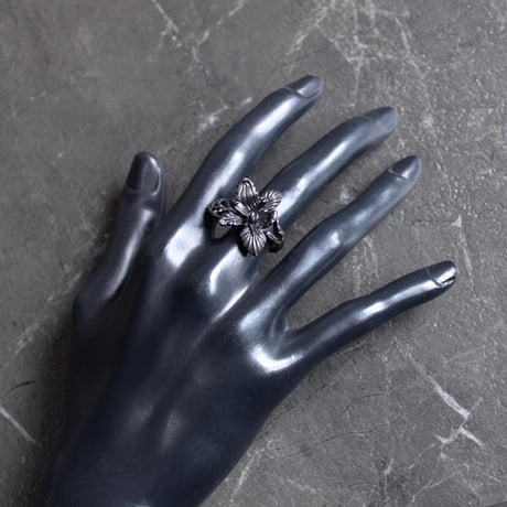 MONO FLOWER RING