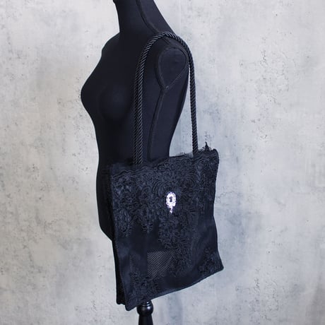 KEYHOLE TOTE BAG