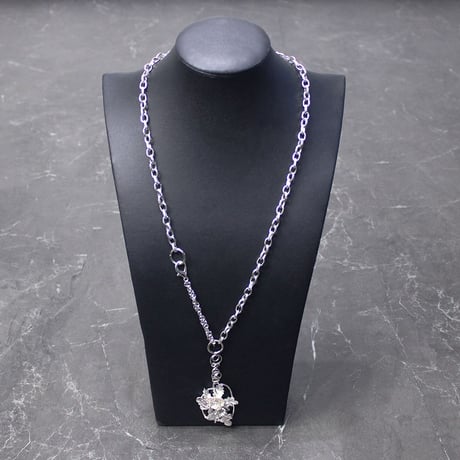 PEONY NECKLACE