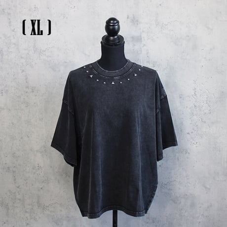 PYRAMID RIVET T-SHIRT(BLACK)