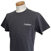 シンプルな大人のファッション!!FindHope(ファインドホープ)_男女兼用_ポケット付き_半袖Ｔシャツ_ロゴ刺繍【スミ】_FH004