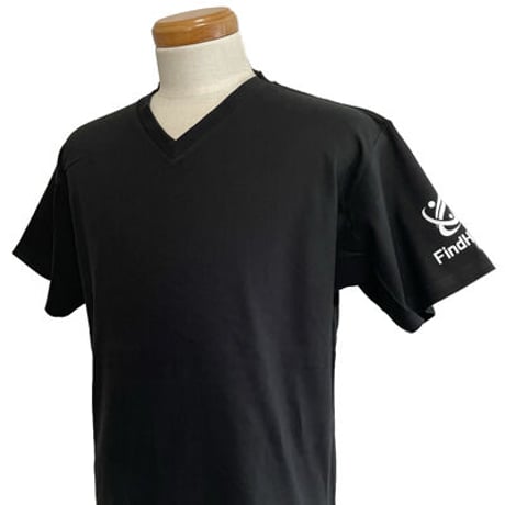 メインロゴがショルダーにプリント!!FindHope(ファインドホープ)_男女兼用_ショルダーロゴ_Ｖネック半袖Ｔシャツ【ブラック】_FH017