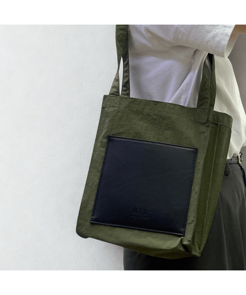 Book Holic Tote ブックホリックトート 本屋巡りのためのバッグ 軽量
