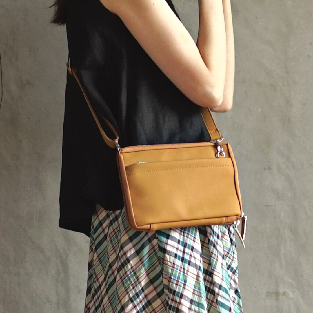 箱あり】四六判 読むしかできないブックショルダー（キャメル） | 葉々