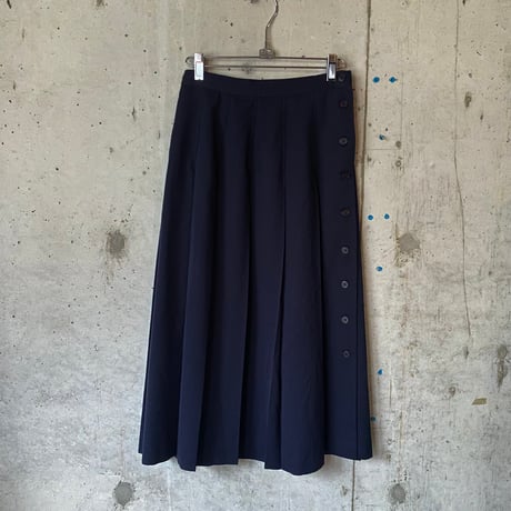pleated skirt
