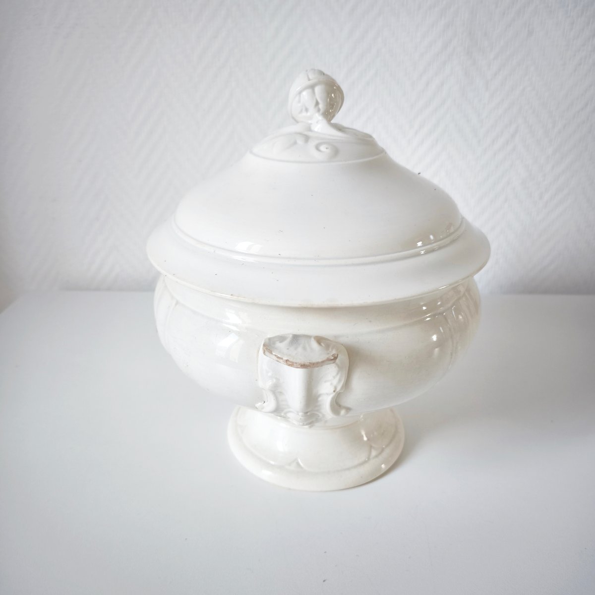 フランスアンティーク ボルドー スーピエール ホワイト アラカンサス