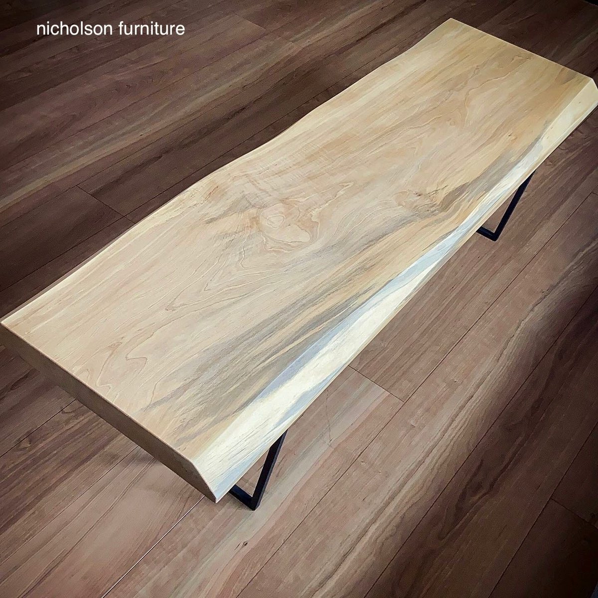 1点物 】一枚板 ワイドローテーブル シナ材 | ニコルソン家具店