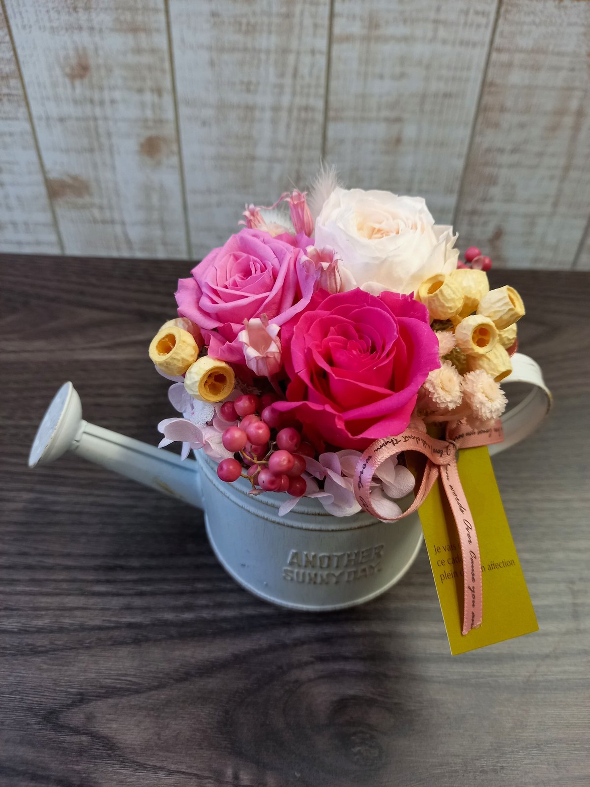 ジョウロ型のプリザーブドフラワーアレンジ ピンク系 | フロー