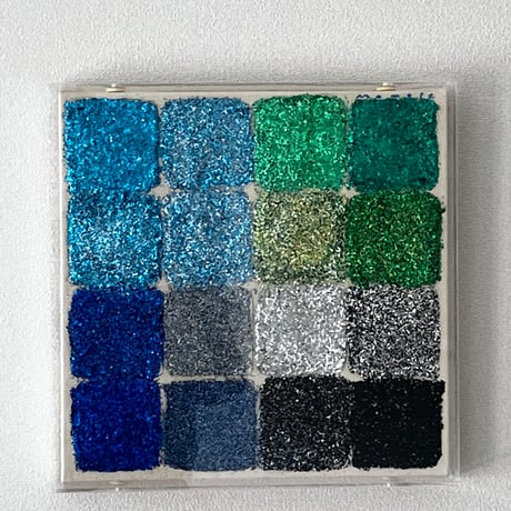 百瀬寿「Glitter Blue,Green,Black and Blue」