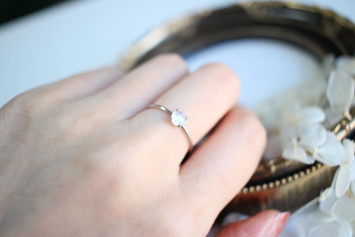 SV925] 天然石 レインボームーンストーンの一粒リング 海月 | ume / ウメ