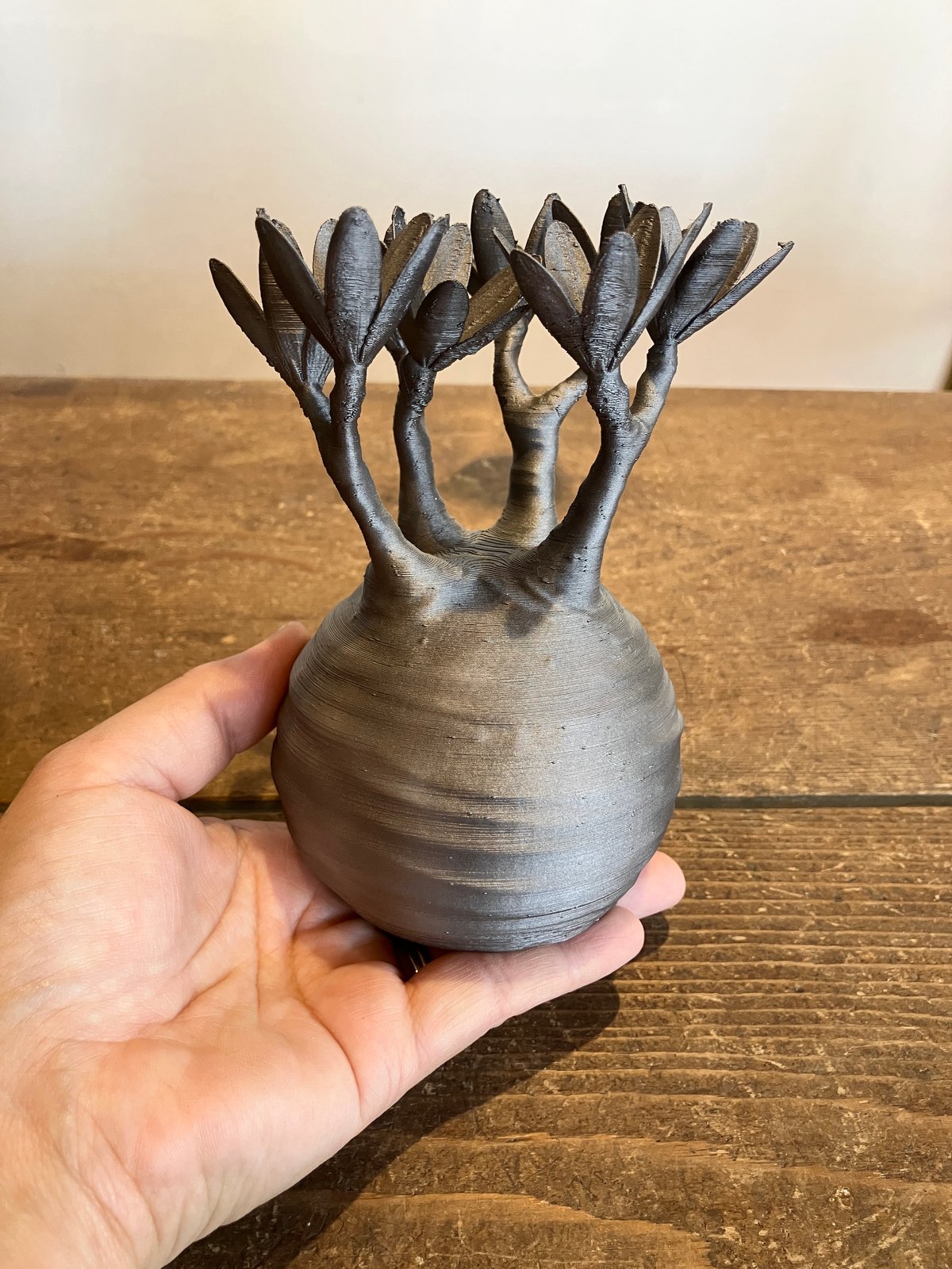 20：グラキリス フィギュアB 焼鉄色 Mサイズ 010 | Home&Plants