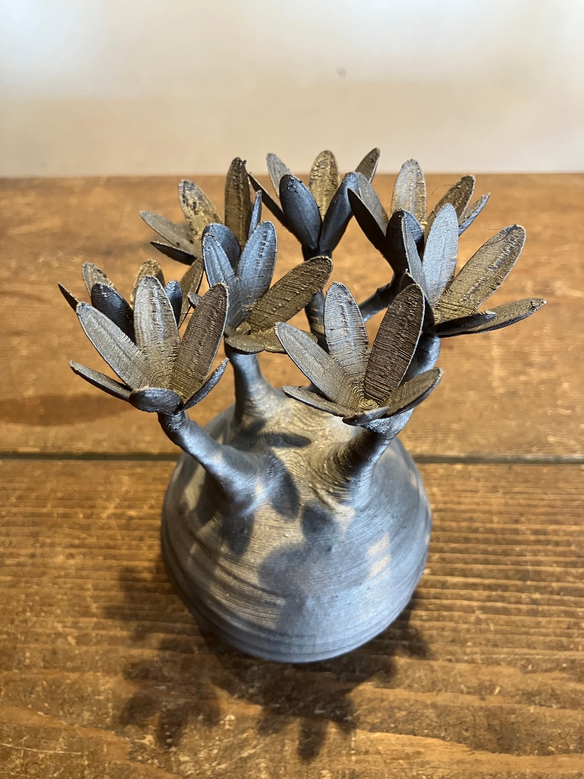 20：グラキリス フィギュアB 焼鉄色 Mサイズ 010 | Home&Plants