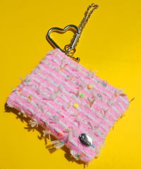 pink×white×feather（charm pouch）