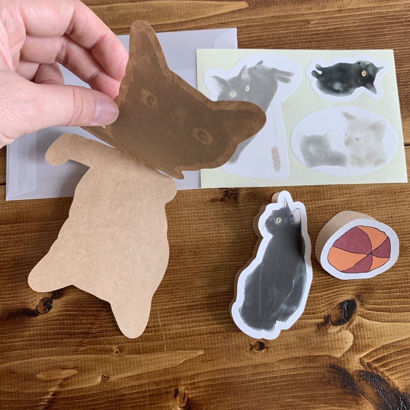 ねこだらけ黒色の子【切り抜きレターセット】 | 切り抜きマシカク封筒