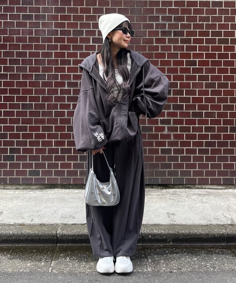 Minnie♡‼️4点セット Disney's Minnie Mouse 4-Piece Kids Activity Set – Includes Table